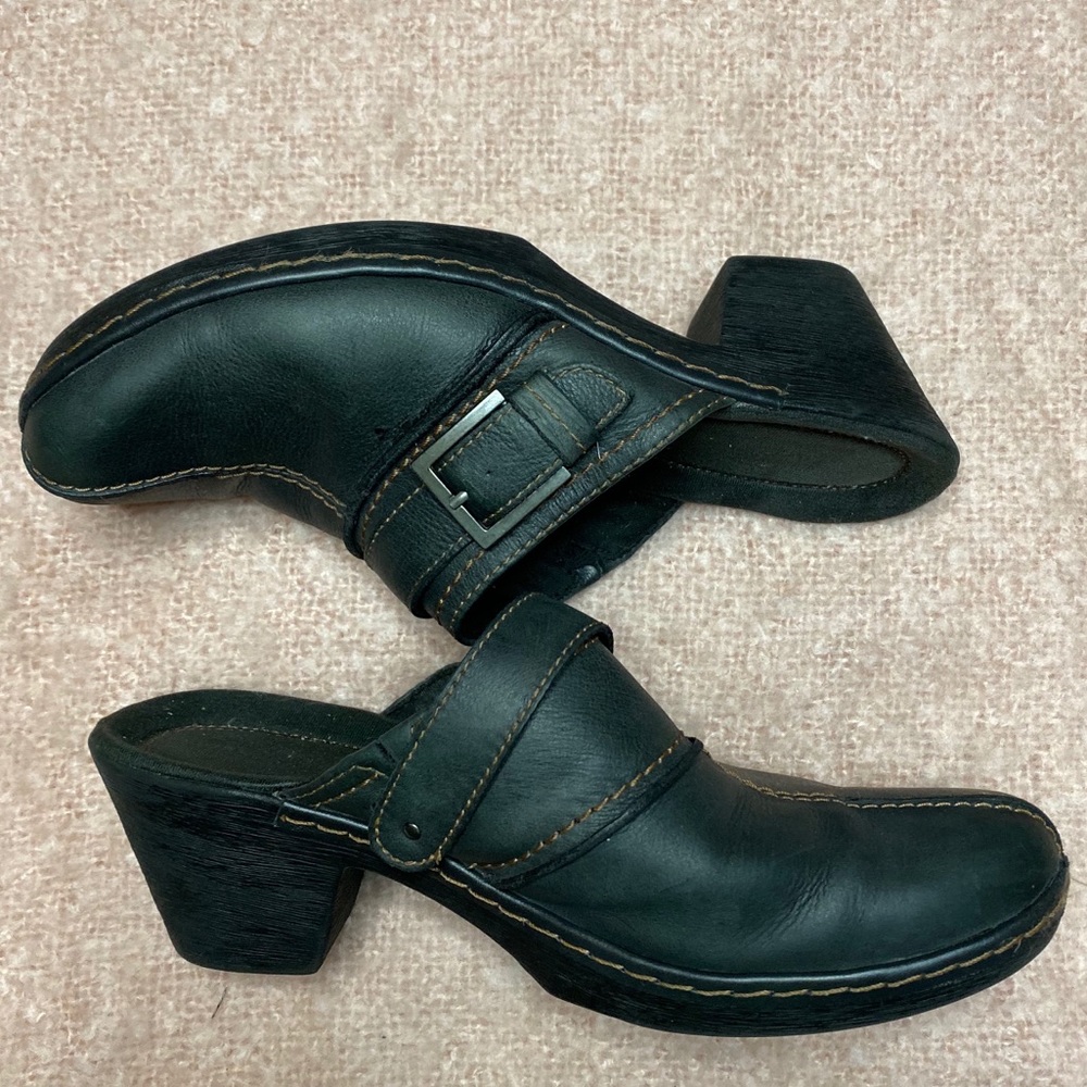 Clarks Slip On Black Leather Mules Sz 9